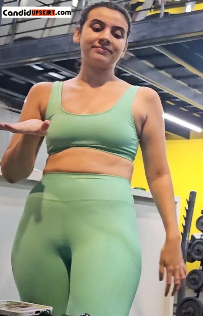 Wide hips and leggings in gym candid