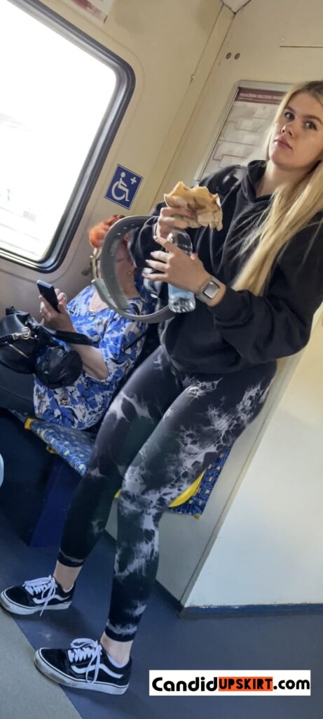 Real Pawg in gym leggings candid
