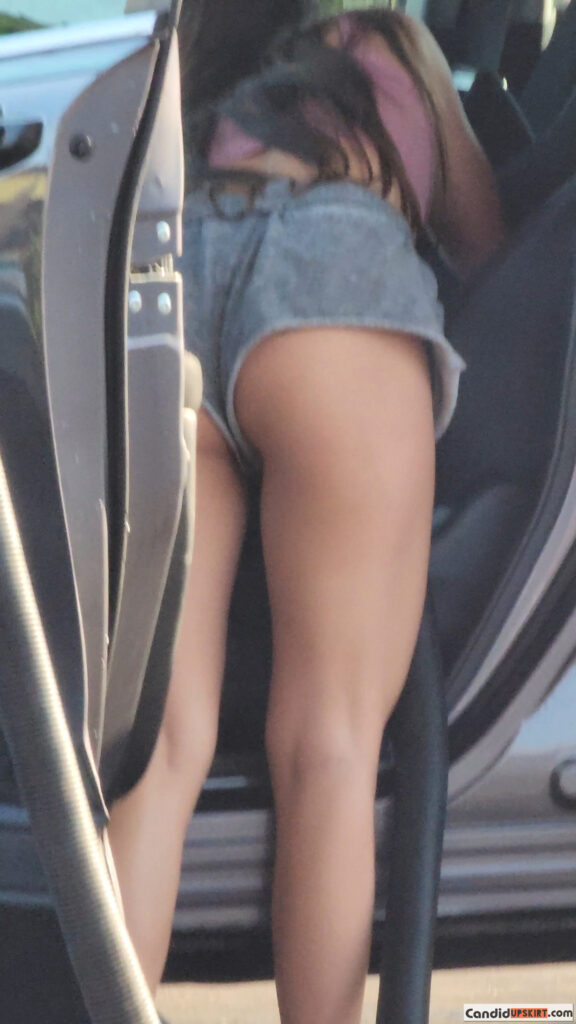 Candid teen girl Carwash cheeks creepshot