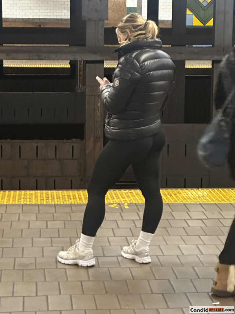 OC Tight Black Leggings Blonde