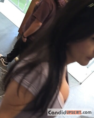 Cleavage huge tits (oc) - Photo 2