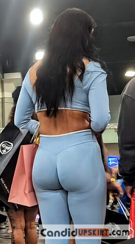 Stunning skin Tight blue Leggings Canddid Shot