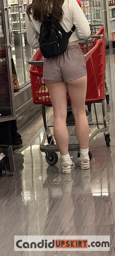 Brunette in cheeky boxer shorts (oc) - Photo 6