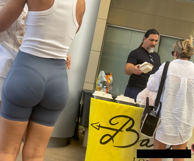 Unbelievably perfect ass on this Persian baddie at farmers market (OC) - Photo 4