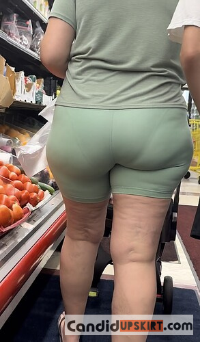 Latina MILF SUPER wide donk of a booty with a tight vpl ????????‍???? ( OC ) - Photo 10
