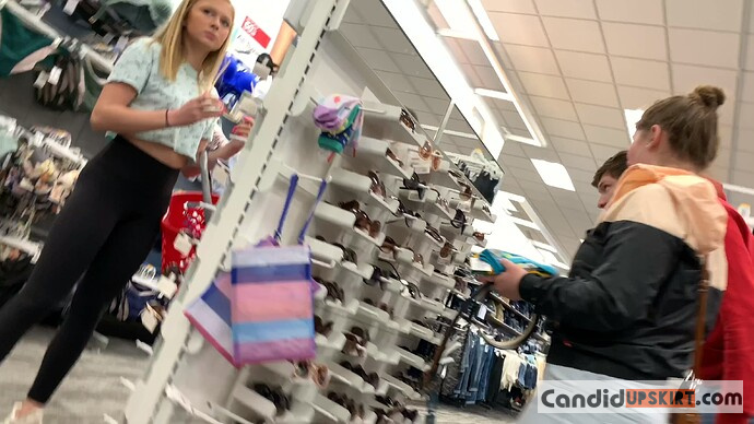 Cutie at Target wearing lulu leggings (NOT OC) - Photo 5