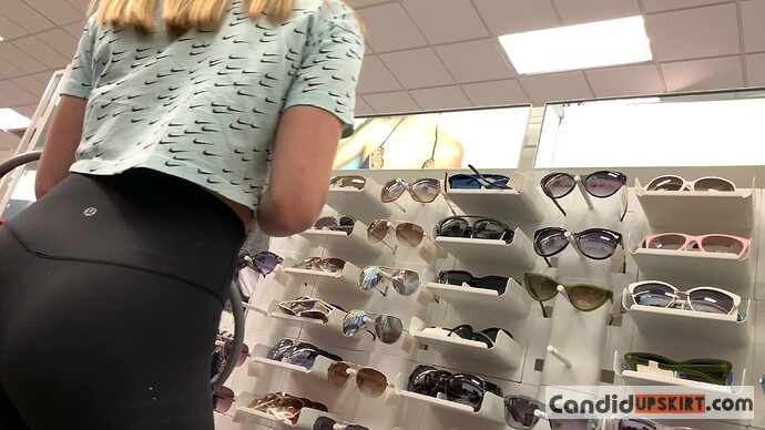 Cutie at Target wearing lulu leggings (NOT OC) - Photo 14