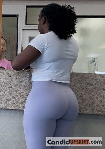 THICK Ebony Cheeks in Yoga Pants (OC) - Photo 3