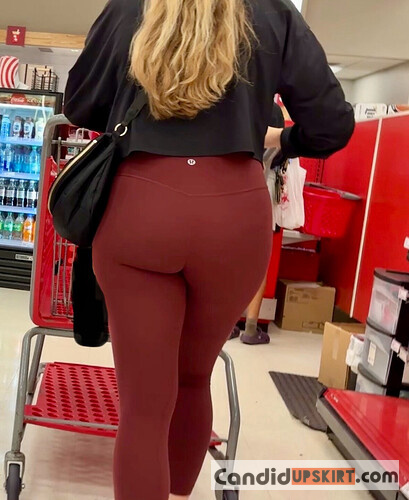 Red Lululemon Blonde PAWG Milf @Target! - Photo 11