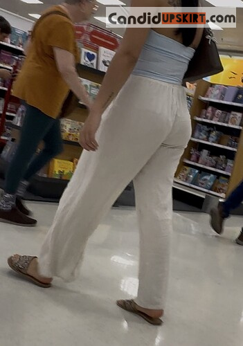 Sexy girl at target in crop top (oc) - Photo 10