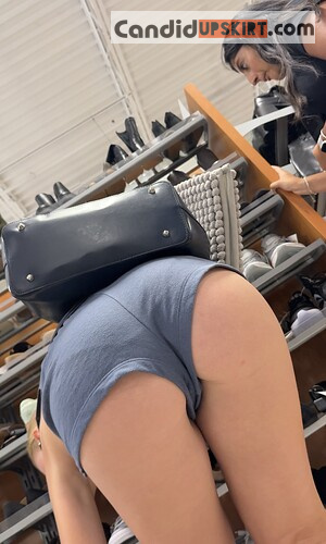 Blonde with loose shorts bends over trying on shoes.. upshot’s ???? - Photo 11