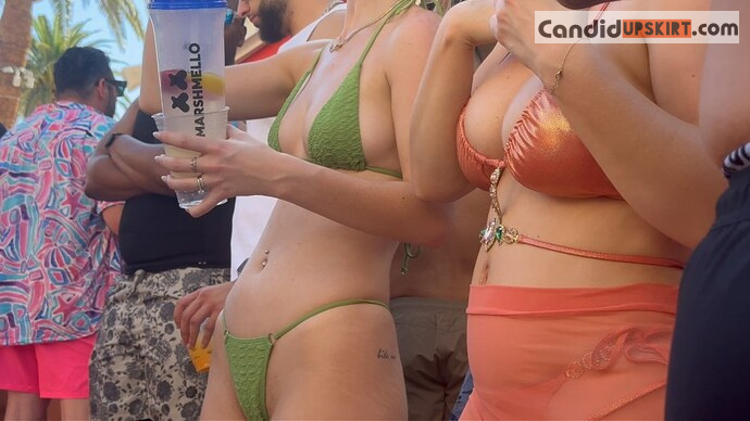 Green Thong Candid Girl Underwater (Non OC) - Photo 5
