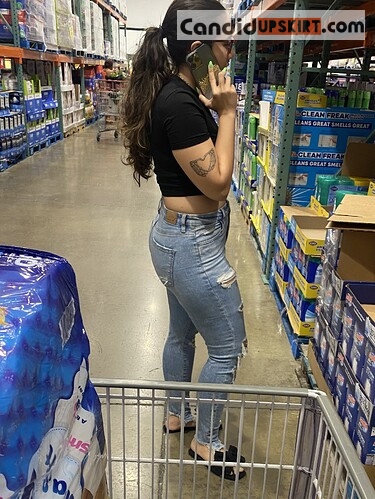 Thick latina in tight jeans and sandals - Photo 2